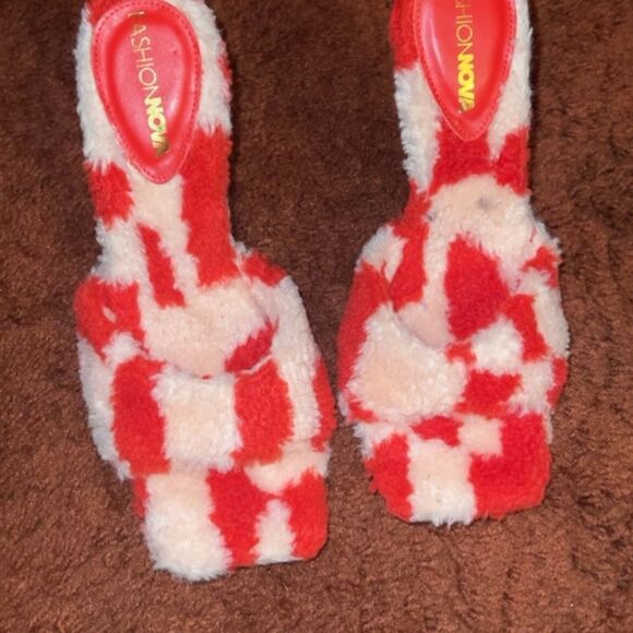 🩷 FASHION NOVA Red Pink Faux Fur Slip on Stiletto Mules High Heels Size 8 - Picture 5 of 11
